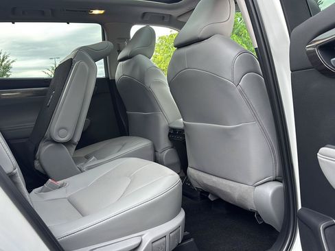 Used 2026 Toyota Highlander Platinum AWD/4WD image 21