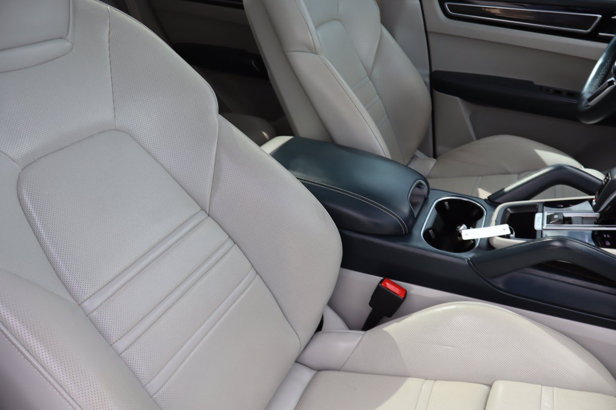 Used 2023 Porsche Cayenne Platinum Edition AWD/4WD image 23