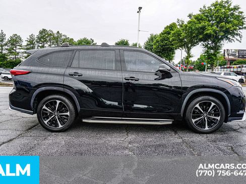 Used 2022 Toyota Highlander XSE AWD/4WD image 11