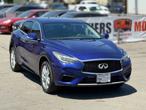 Used 2017 INFINITI QX30 w/ Cargo Package FWD image 3