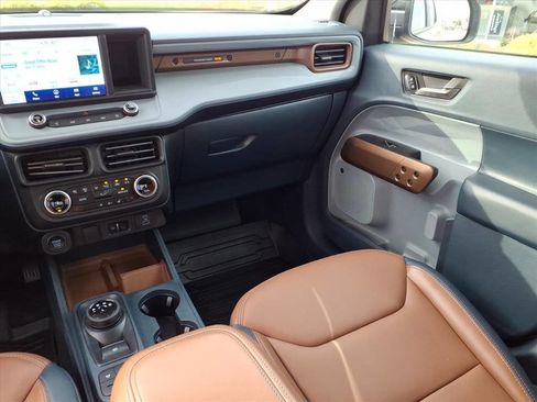 Used 2024 Ford Maverick Lariat image 11