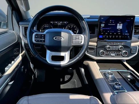 Used 2024 Ford Expedition Limited AWD/4WD image 8