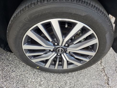 Used 2023 Nissan Kicks SV image 5