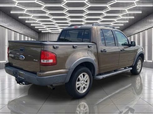 Used 2008 Ford Explorer Sport Trac XLT AWD/4WD image 4