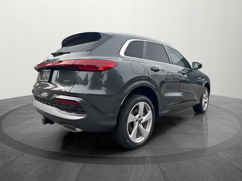 Used 2025 Audi Q5 Premium Plus w/ Premium Plus AWD/4WD image 5