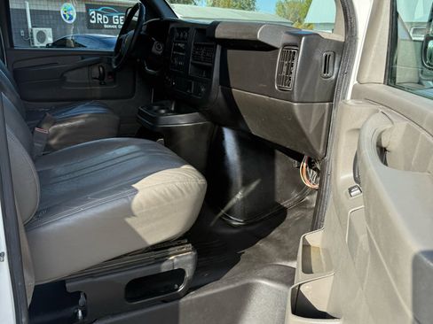 Used 2015 GMC Savana 2500 image 9