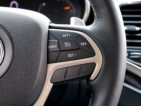 Used 2016 Jeep Grand Cherokee Overland AWD/4WD image 13