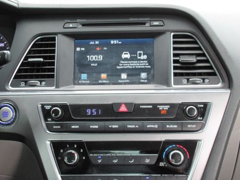 Used 2016 Hyundai Sonata Sport w/ Option Group 1V FWD image 14