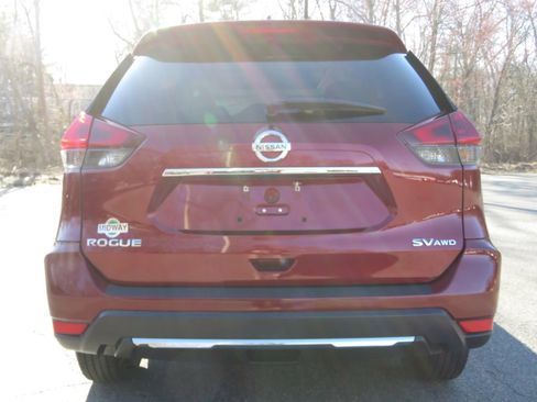 Used 2018 Nissan Rogue SV w/ Sun & Sound Touring Package image 6