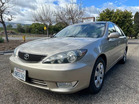 Used 2005 Toyota Camry SE image 1