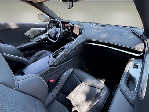 Used 2023 Chevrolet Corvette Stingray Preferred Cpe w/ Z51 Performance Package RWD image 21
