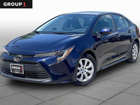 Used 2025 Toyota Corolla LE FWD image 1