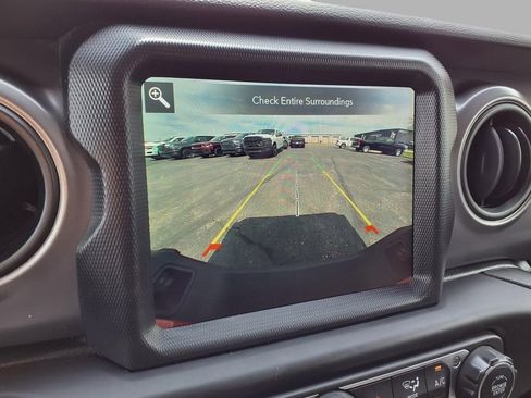 Certified 2021 Jeep Gladiator Sport AWD/4WD image 6