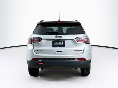 Used 2025 Jeep Compass Trailhawk AWD/4WD image 7