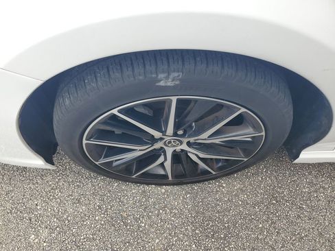 Used 2021 Toyota Camry SE w/ Convenience Package FWD image 4