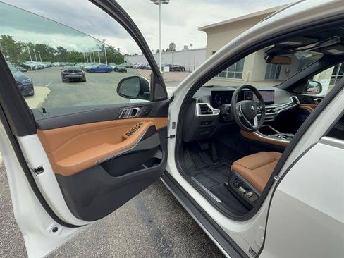 Certified 2024 BMW X5 xDrive40i w/ Premium Package AWD/4WD image 7