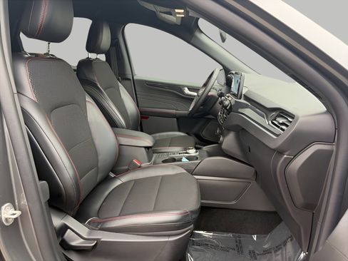 Certified 2025 Ford Escape ST-Line image 6