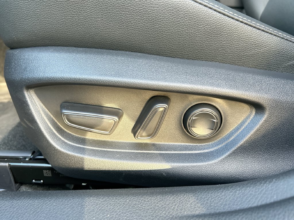Used 2025 Toyota Camry SE FWD image 12