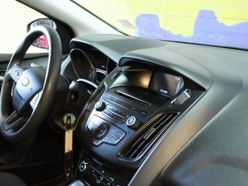 Used 2016 Ford Focus SE image 10