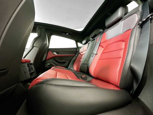 Used 2025 Porsche Taycan image 24