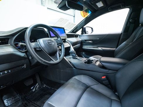 Used 2024 Toyota Venza XLE AWD/4WD image 4