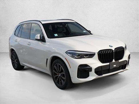 Used 2022 BMW X5 xDrive40i w/ M Sport Package image 3