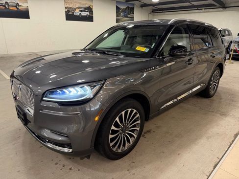 Used 2023 Lincoln Aviator AWD w/ Premium Package image 11