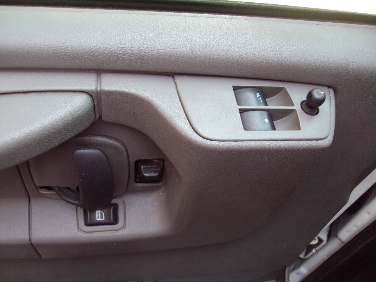Used 2013 Chevrolet Express 1500 LT w/ LT Preferred Equipment Group AWD/4WD image 17