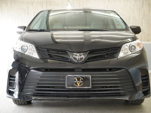 Used 2020 Toyota Sienna L image 3