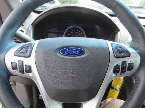 Used 2013 Ford Explorer XLT image 29