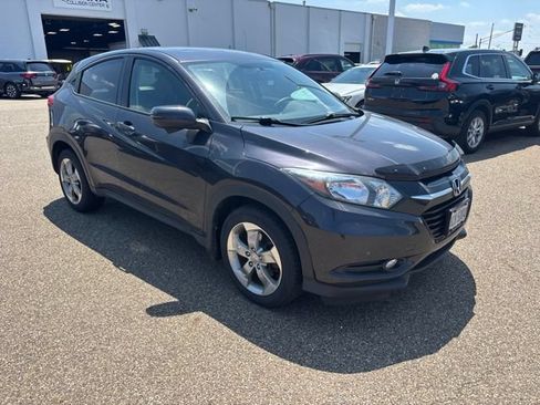Used 2017 Honda HR-V EX image 2