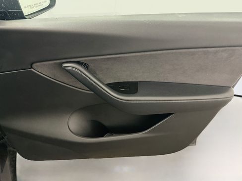 Used 2021 Tesla Model Y Long Range AWD/4WD image 35