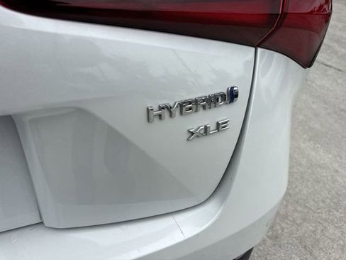 Used 2022 Toyota Prius XLE w/ Premium Convenience Package FWD image 25