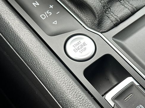 Used 2021 Volkswagen Atlas SE w/ Towing Package image 26