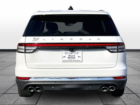 Certified 2025 Lincoln Aviator Reserve w/ Equipment Group 201A image 4