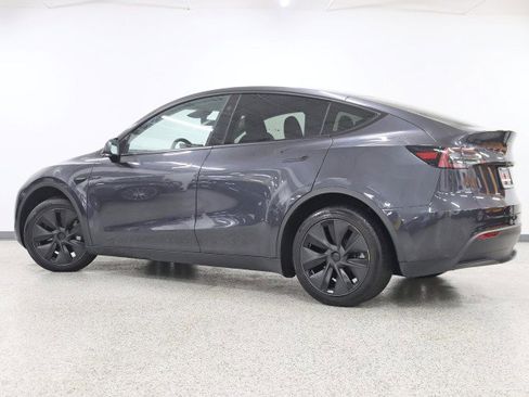 Used 2025 Tesla Model Y Long Range AWD/4WD image 9