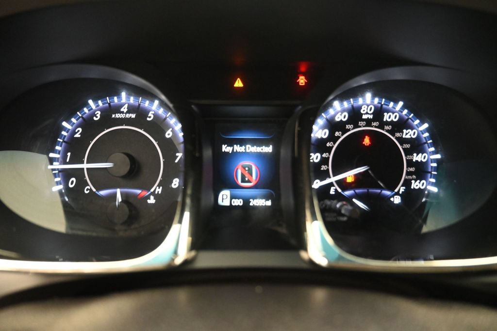Used 2014 Toyota Avalon Limited w/ Technology Package FWD image 9
