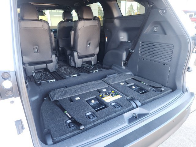 New 2026 Toyota Sienna XLE Woodland Edition AWD/4WD image 32
