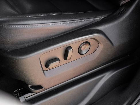 Used 2022 Chevrolet Suburban LT image 33