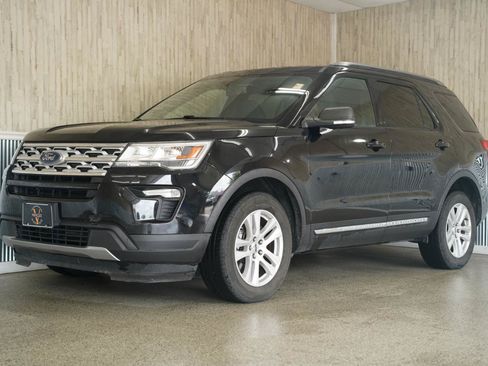 Used 2019 Ford Explorer XLT w/ Equipment Group 201A AWD/4WD image 4