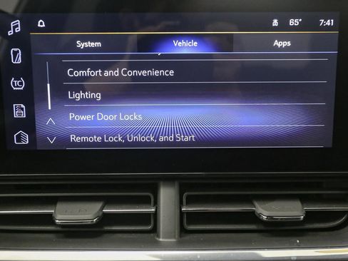 Used 2025 Chevrolet Trax RS FWD image 31