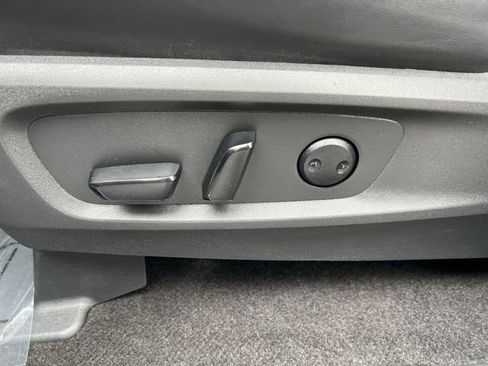 Used 2024 Nissan Pathfinder Platinum image 10