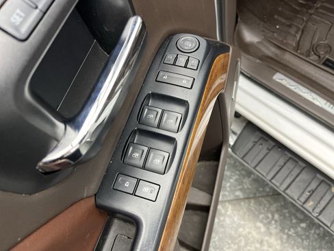 Used 2016 Chevrolet Silverado 2500 High Country w/ Duramax Plus Package image 9