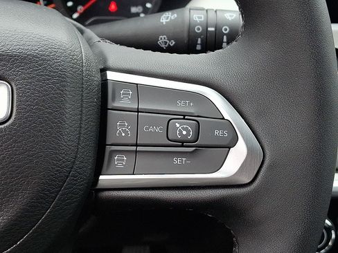Certified 2025 Jeep Compass Limited AWD/4WD image 22
