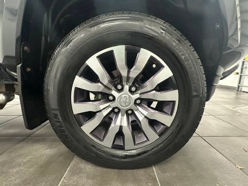 Used 2022 Toyota Tacoma Limited AWD/4WD image 31