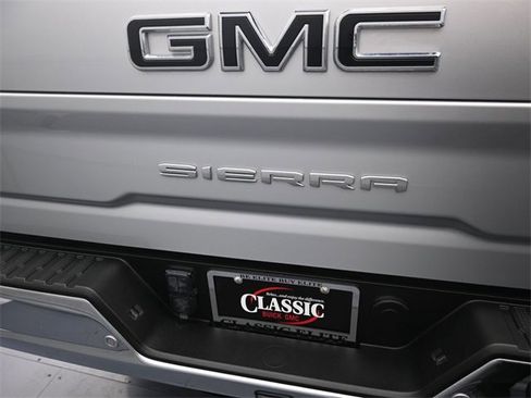 Used 2023 GMC Sierra 2500 SLT w/ SLT Premium Package image 18