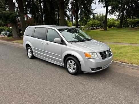 Used 2008 Dodge Grand Caravan SXT FWD image 4