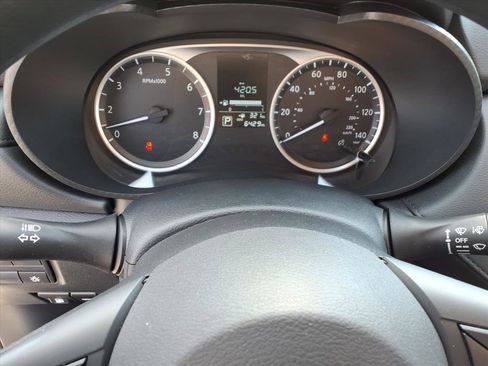 Used 2025 Nissan Versa S w/ Trunk Package image 11