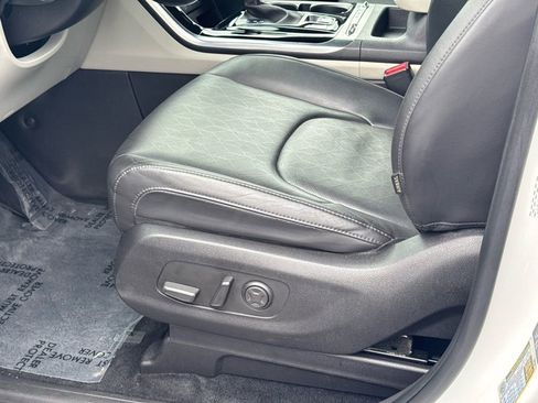 Used 2022 Kia Carnival SX image 30