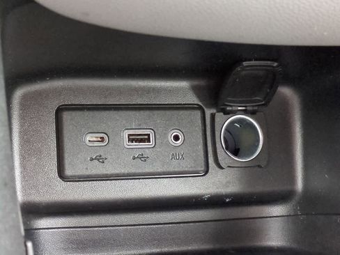 Used 2021 Chevrolet Equinox LS image 29